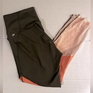 New Fabletics powerhold leggings. Size L